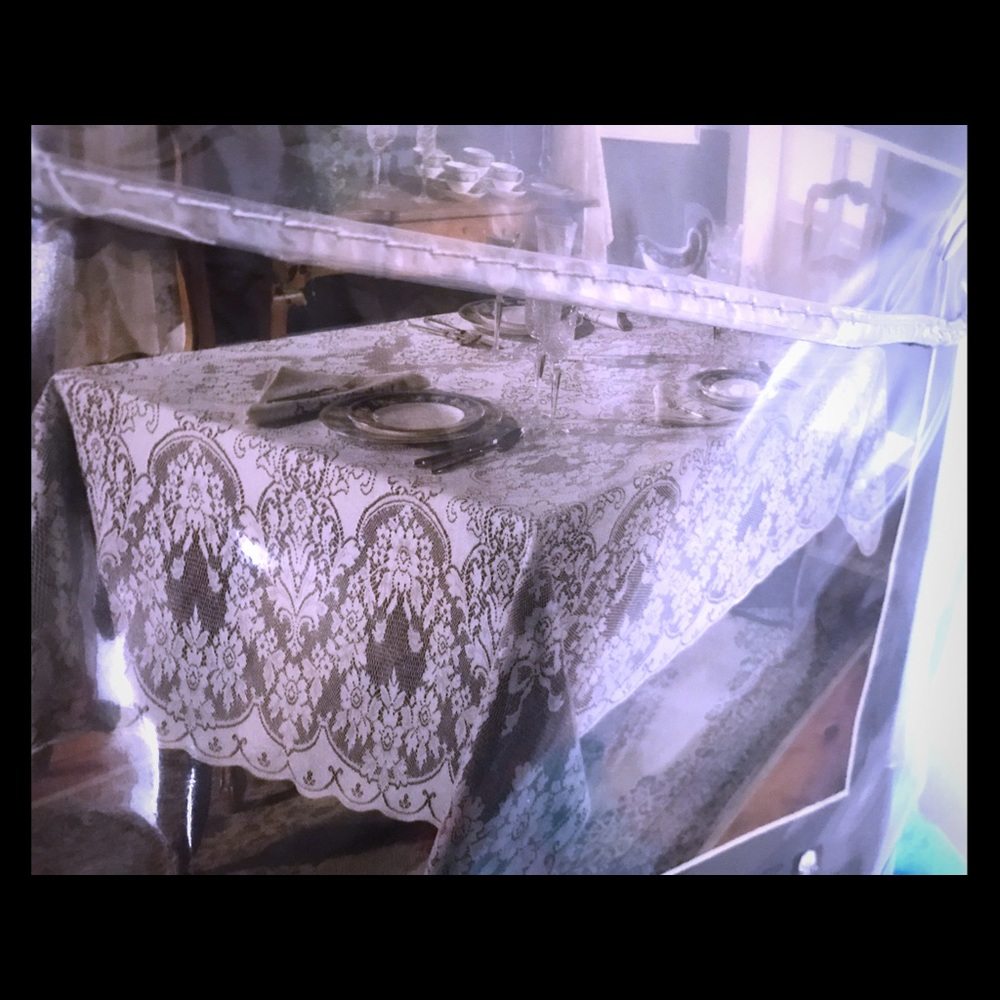 Quaker Lace Tablecloth 70x108